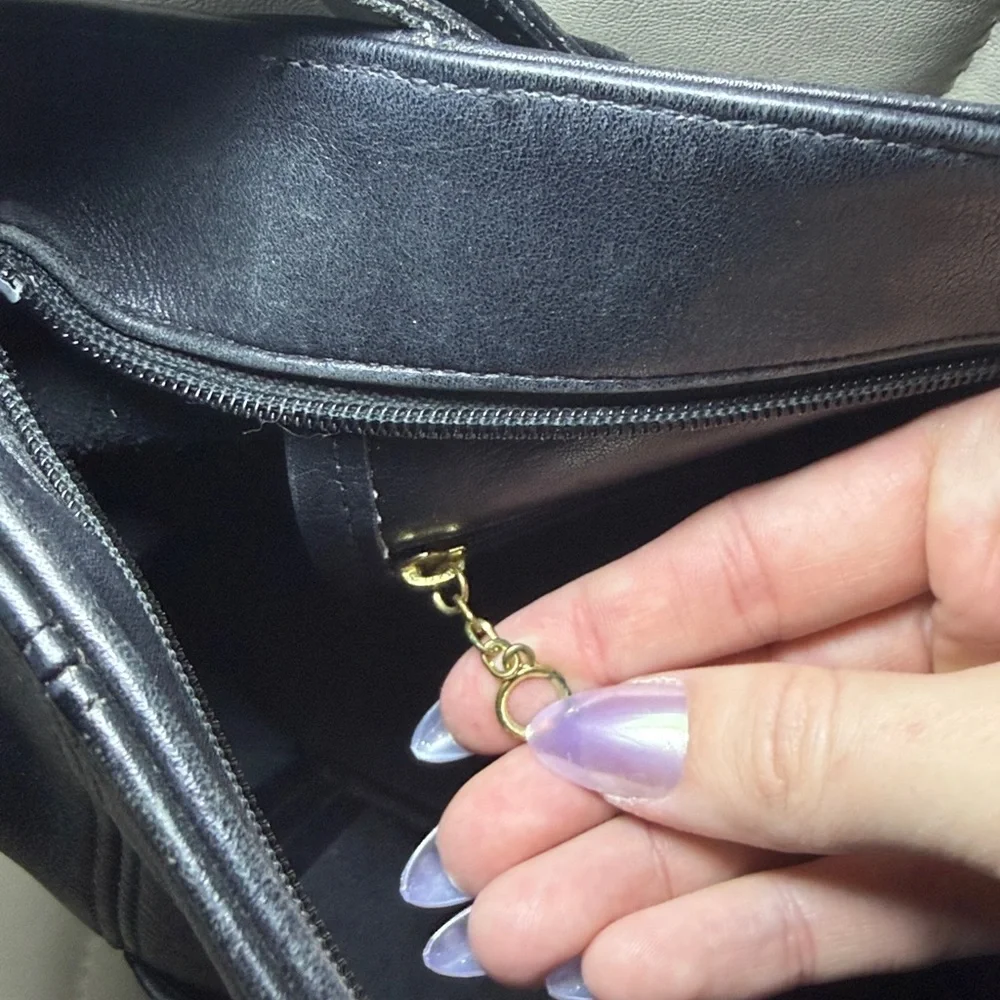 Vintage Coach Black Leather Shoulder Bag Classic Minimalist Crossbody Purse